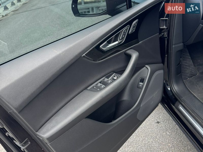 Позашляховик / Кросовер Audi Q7 2016 в Запоріжжі