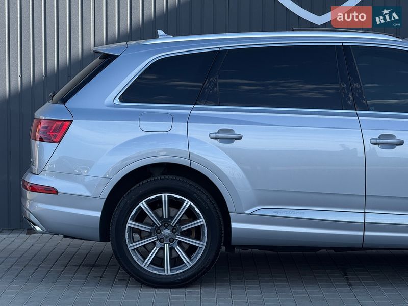 Внедорожник / Кроссовер Audi Q7 2017 в Мукачево