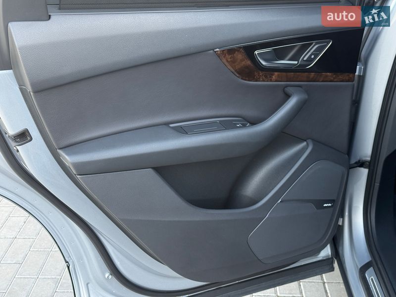 Внедорожник / Кроссовер Audi Q7 2017 в Мукачево