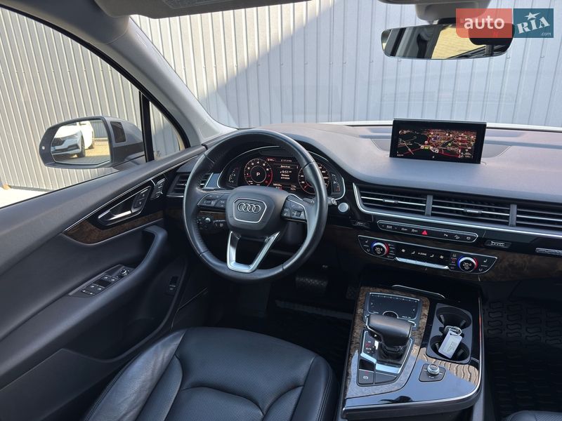 Внедорожник / Кроссовер Audi Q7 2017 в Мукачево