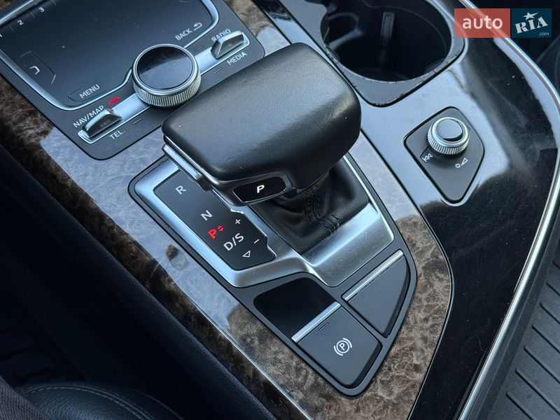 Внедорожник / Кроссовер Audi Q7 2017 в Мукачево