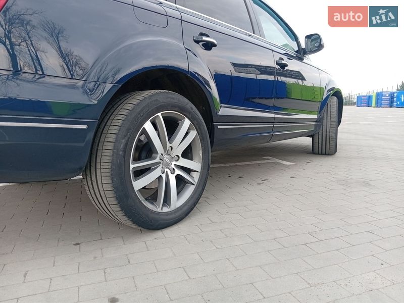 Позашляховик / Кросовер Audi Q7 2012 в Умані