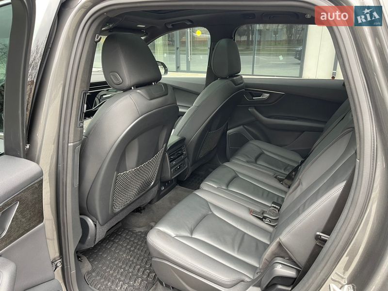 Внедорожник / Кроссовер Audi Q7 2021 в Ровно