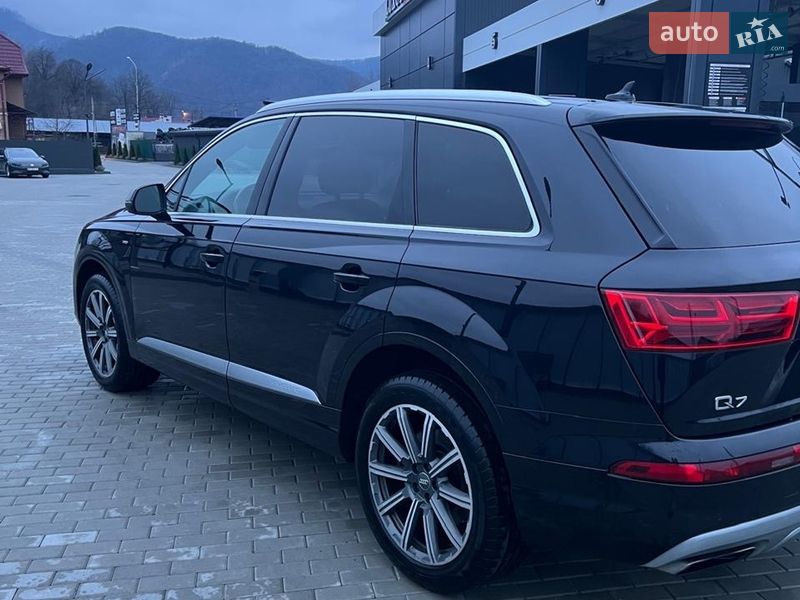 Позашляховик / Кросовер Audi Q7 2016 в Хусті