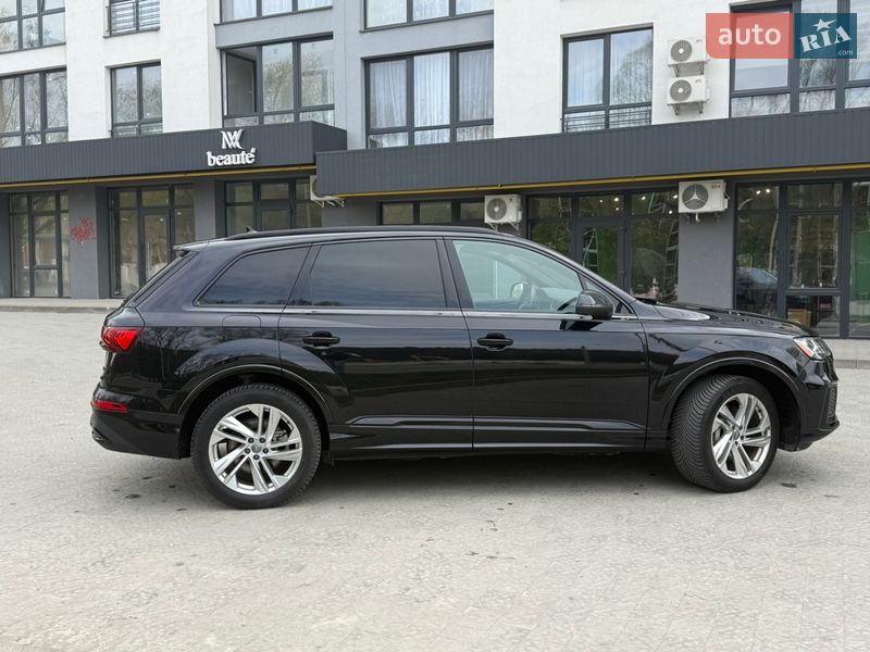 Внедорожник / Кроссовер Audi Q7 2020 в Новояворовске