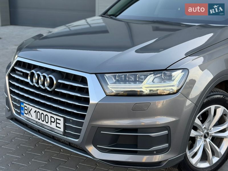 Позашляховик / Кросовер Audi Q7 2016 в Сарнах