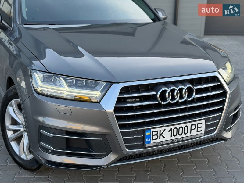 Позашляховик / Кросовер Audi Q7 2016 в Сарнах