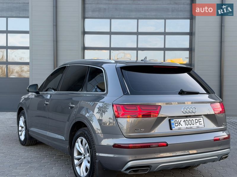 Позашляховик / Кросовер Audi Q7 2016 в Сарнах