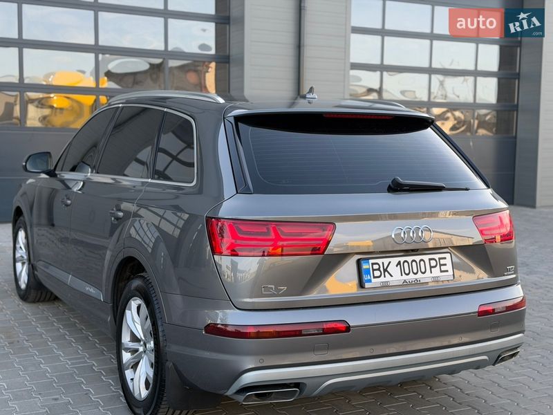 Позашляховик / Кросовер Audi Q7 2016 в Сарнах