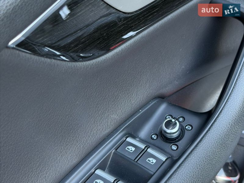 Позашляховик / Кросовер Audi Q7 2016 в Сарнах