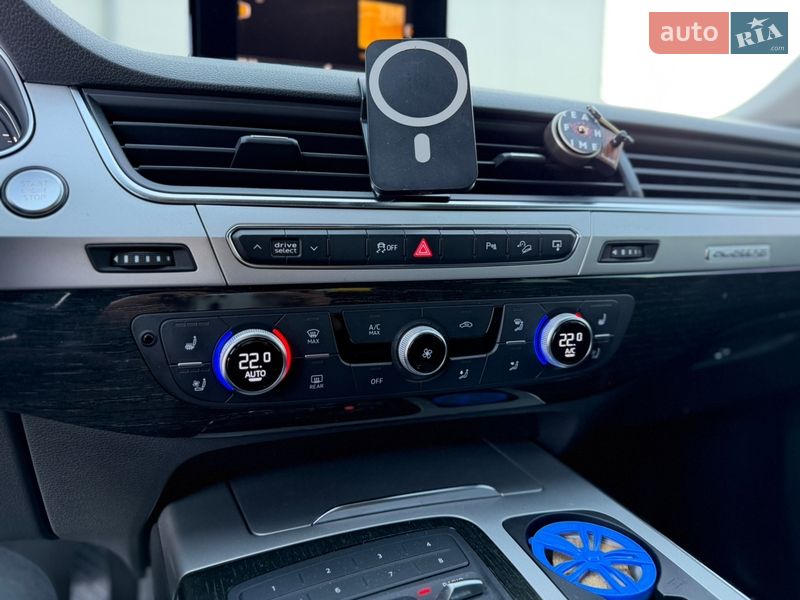 Позашляховик / Кросовер Audi Q7 2016 в Сарнах