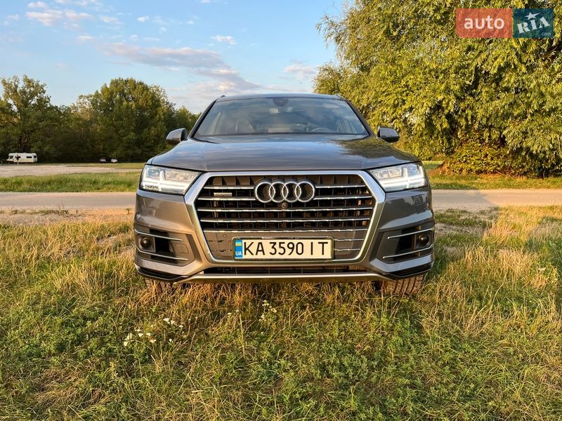 Позашляховик / Кросовер Audi Q7 2017 в Коростишеві