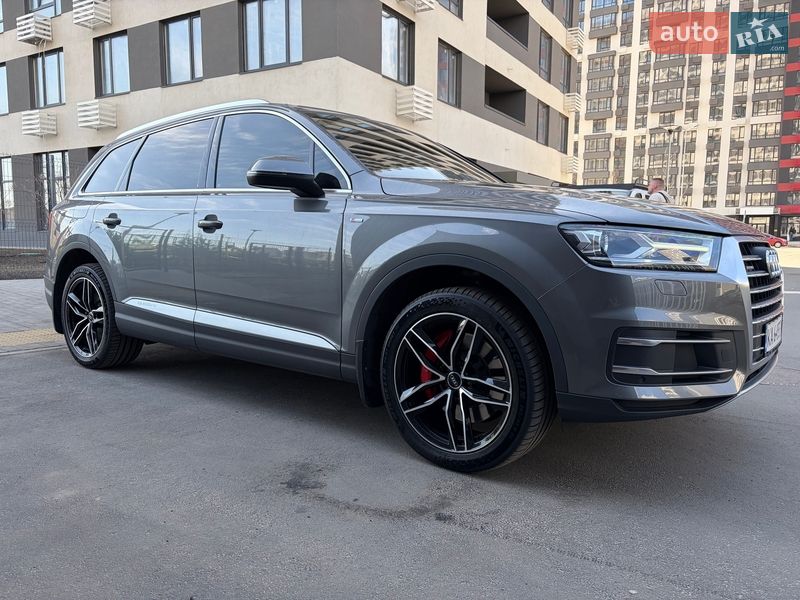 Внедорожник / Кроссовер Audi Q7 2016 в Киеве