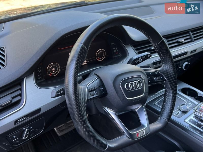 Внедорожник / Кроссовер Audi Q7 2016 в Умани