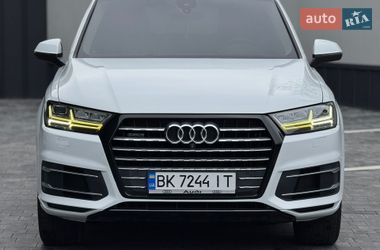 Позашляховик / Кросовер Audi Q7 2017 в Рівному