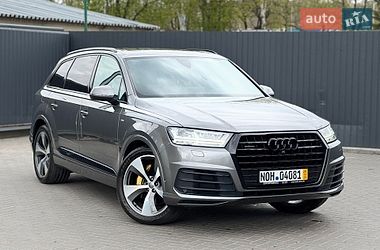 Позашляховик / Кросовер Audi Q7 2016 в Рівному
