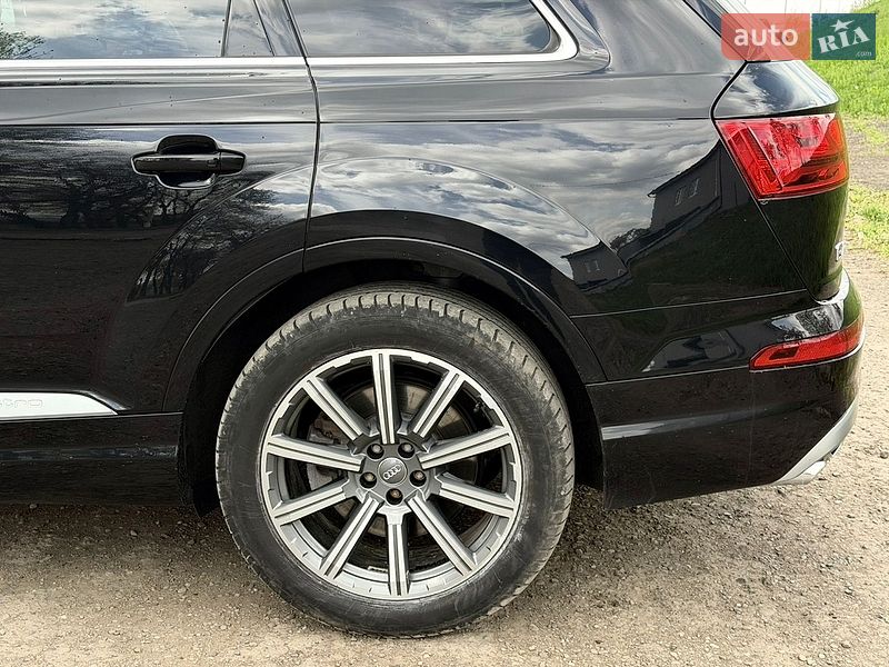 Внедорожник / Кроссовер Audi Q7 2017 в Черновцах