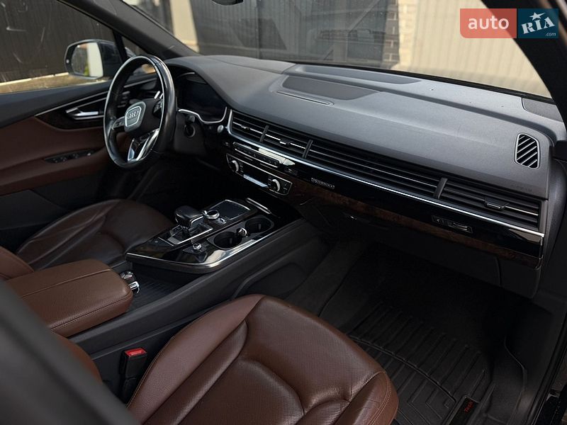 Внедорожник / Кроссовер Audi Q7 2017 в Черновцах