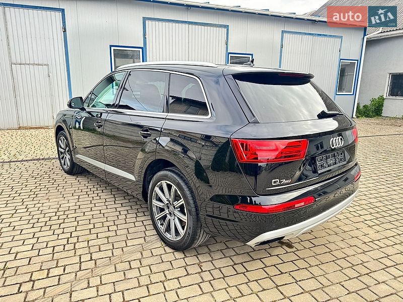Позашляховик / Кросовер Audi Q7 2018 в Нововолинську