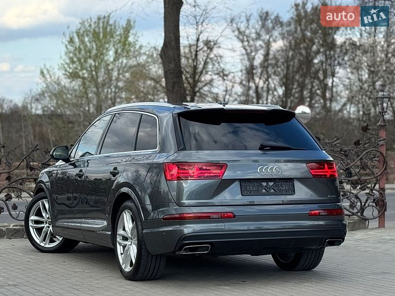 Внедорожник / Кроссовер Audi Q7 2017 в Дрогобыче
