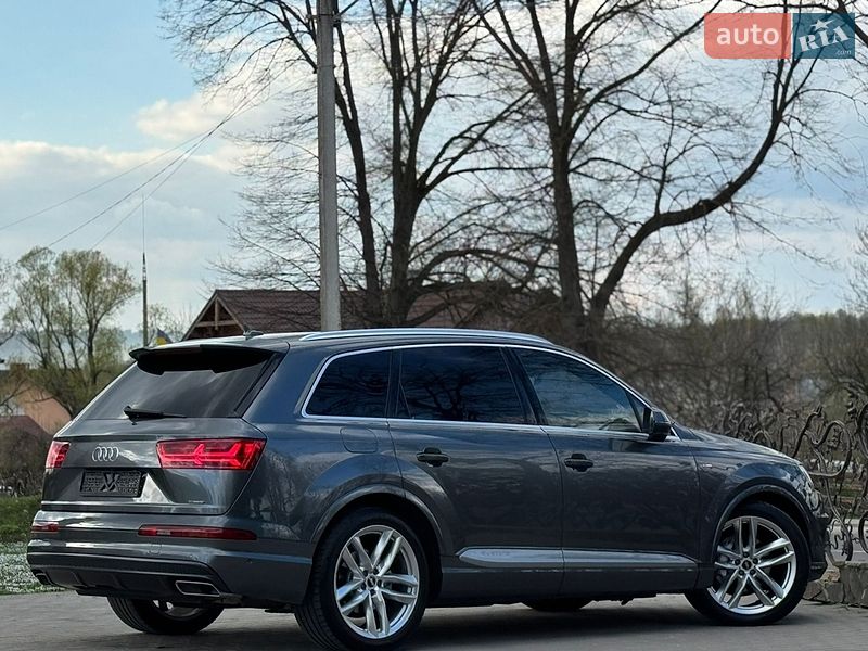 Внедорожник / Кроссовер Audi Q7 2017 в Дрогобыче