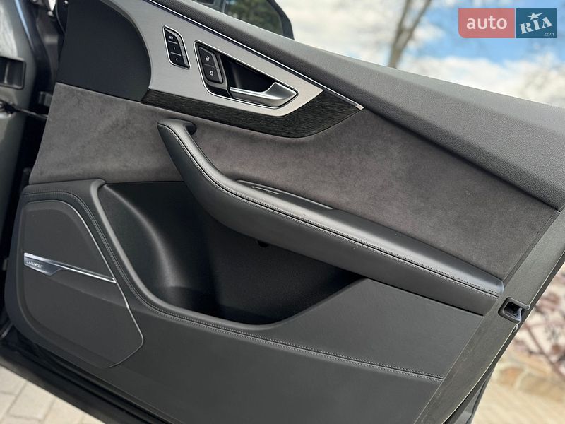 Внедорожник / Кроссовер Audi Q7 2017 в Дрогобыче