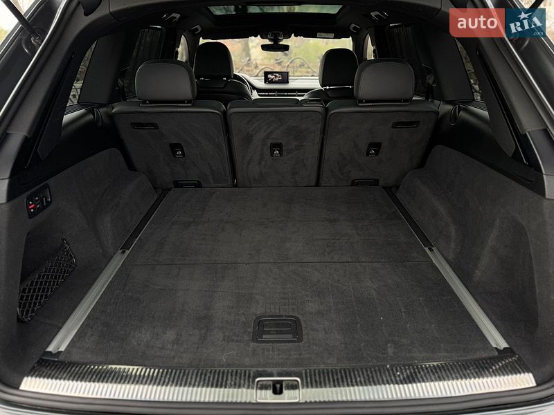 Внедорожник / Кроссовер Audi Q7 2017 в Дрогобыче