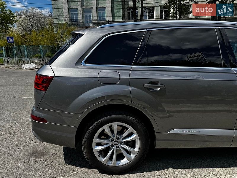 Позашляховик / Кросовер Audi Q7 2016 в Києві