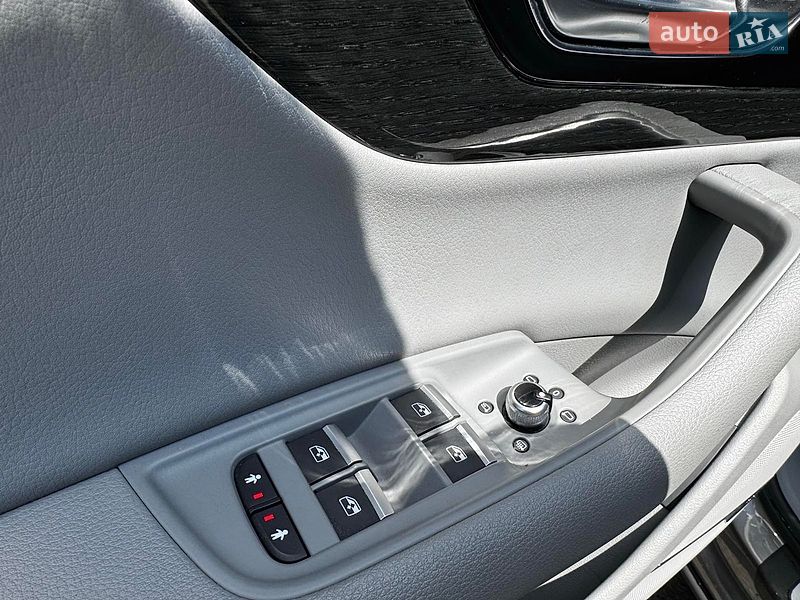 Позашляховик / Кросовер Audi Q7 2016 в Києві