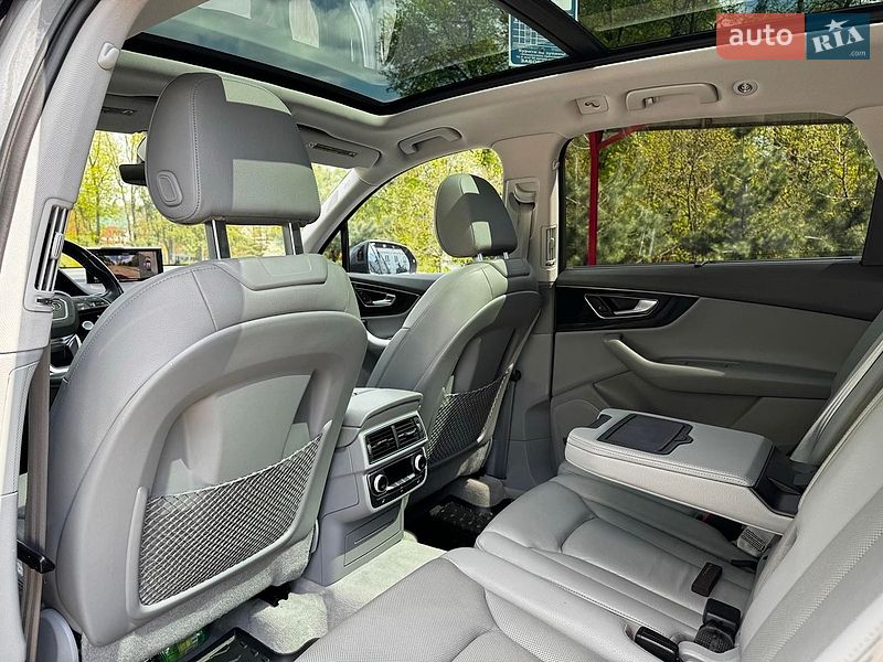 Позашляховик / Кросовер Audi Q7 2016 в Києві