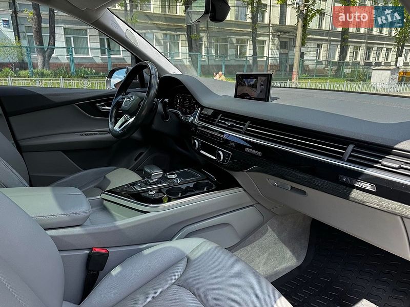 Позашляховик / Кросовер Audi Q7 2016 в Києві