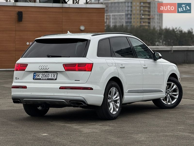 Внедорожник / Кроссовер Audi Q7 2017 в Киеве