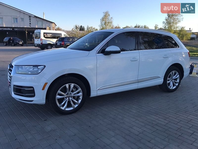Внедорожник / Кроссовер Audi Q7 2017 в Сокале
