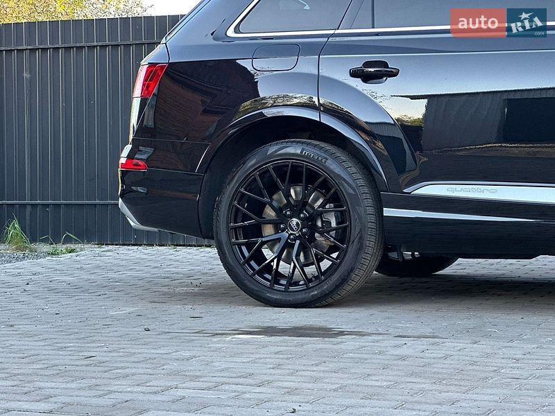 Внедорожник / Кроссовер Audi Q7 2017 в Сарнах