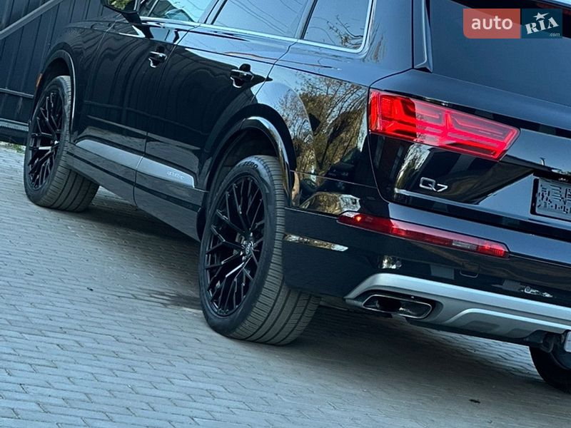 Внедорожник / Кроссовер Audi Q7 2017 в Сарнах