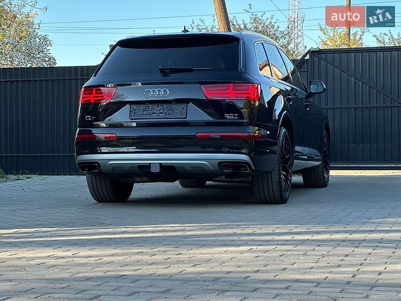 Внедорожник / Кроссовер Audi Q7 2017 в Сарнах