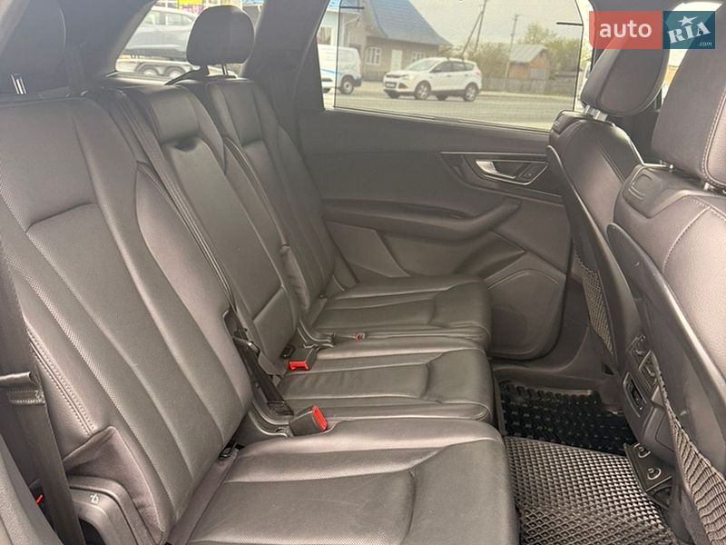 Внедорожник / Кроссовер Audi Q7 2017 в Черновцах