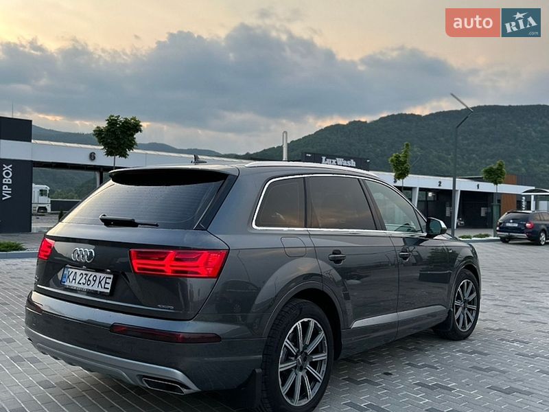 Внедорожник / Кроссовер Audi Q7 2016 в Хусте