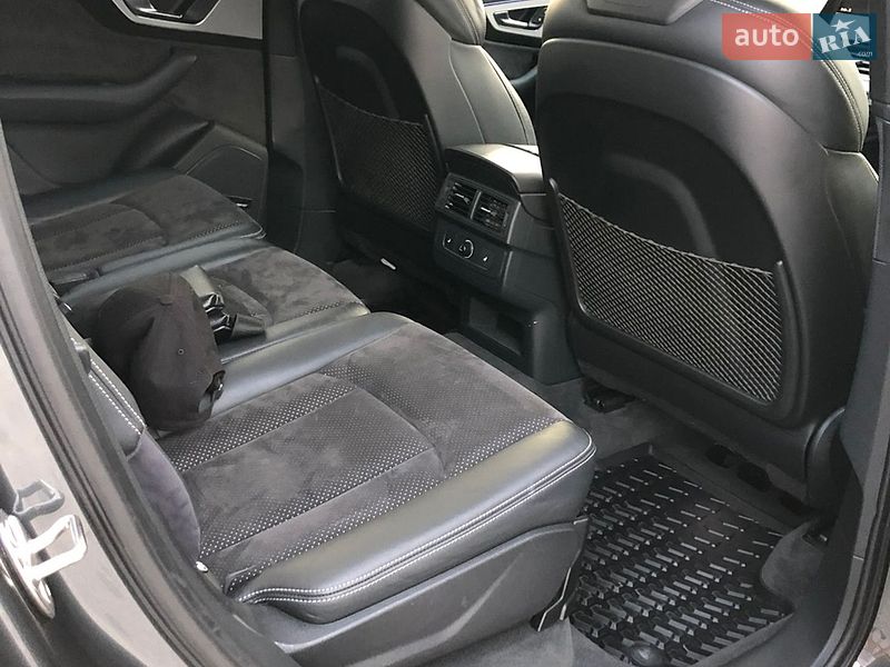 Внедорожник / Кроссовер Audi Q7 2016 в Хусте
