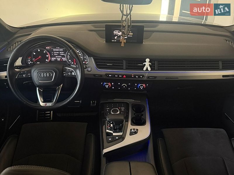 Внедорожник / Кроссовер Audi Q7 2016 в Хусте