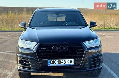 Внедорожник / Кроссовер Audi Q7 2017 в Ровно
