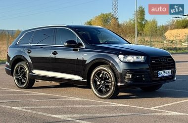 Внедорожник / Кроссовер Audi Q7 2017 в Ровно