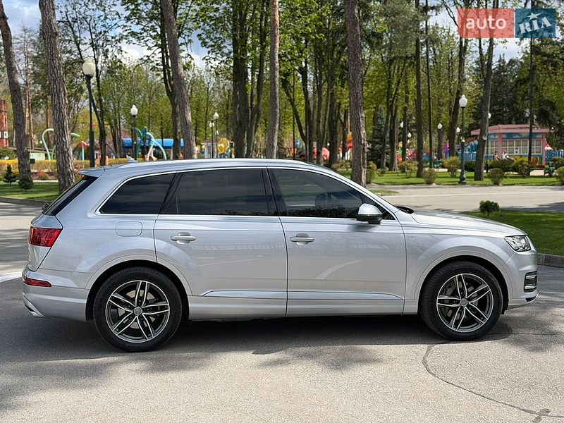 Внедорожник / Кроссовер Audi Q7 2017 в Харькове