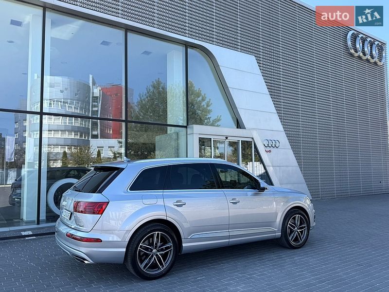 Внедорожник / Кроссовер Audi Q7 2017 в Харькове