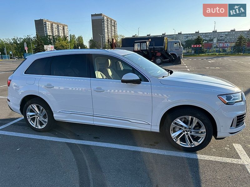 Внедорожник / Кроссовер Audi Q7 2020 в Киеве