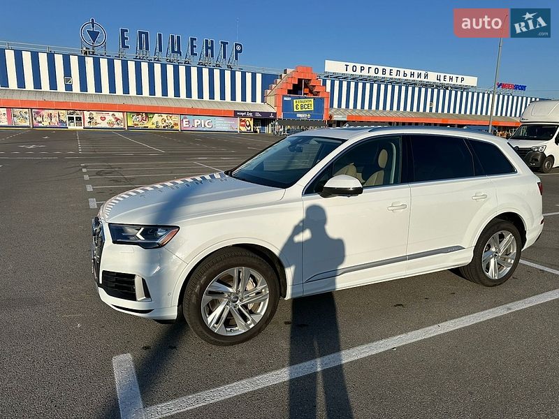 Внедорожник / Кроссовер Audi Q7 2020 в Киеве