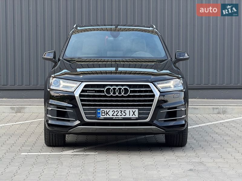 Внедорожник / Кроссовер Audi Q7 2016 в Дубно