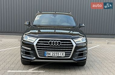 Внедорожник / Кроссовер Audi Q7 2016 в Дубно