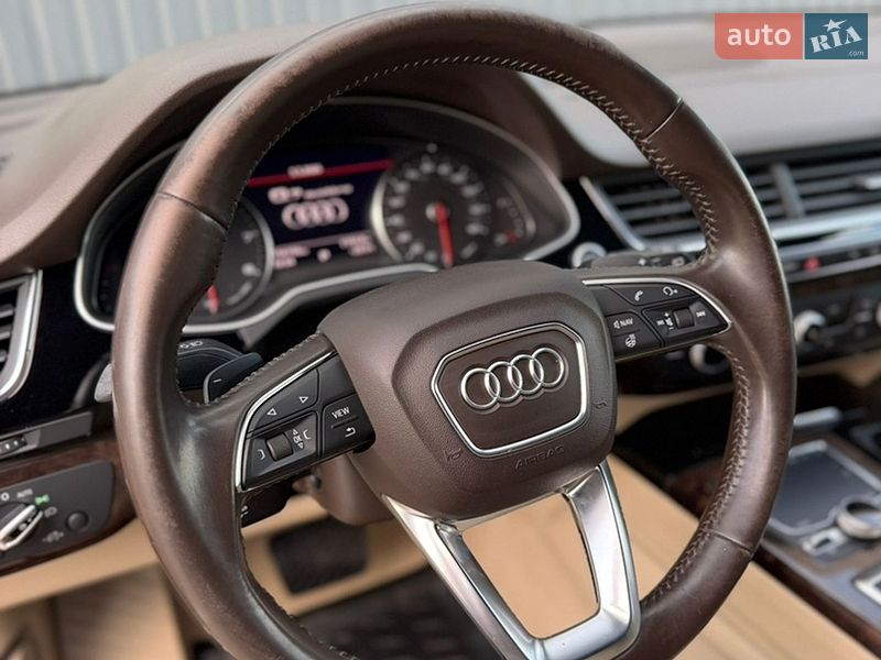 Внедорожник / Кроссовер Audi Q7 2016 в Дубно