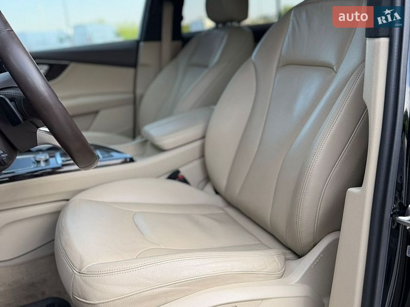 Внедорожник / Кроссовер Audi Q7 2016 в Дубно